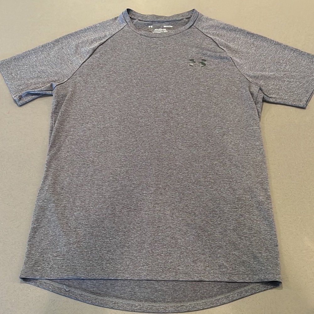 Under Armour Men’s grey Tech Tee, size small